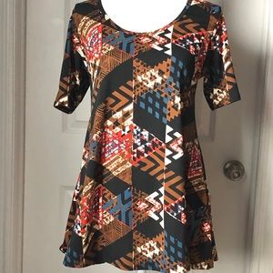 LulaRoe Perfect Tee.
